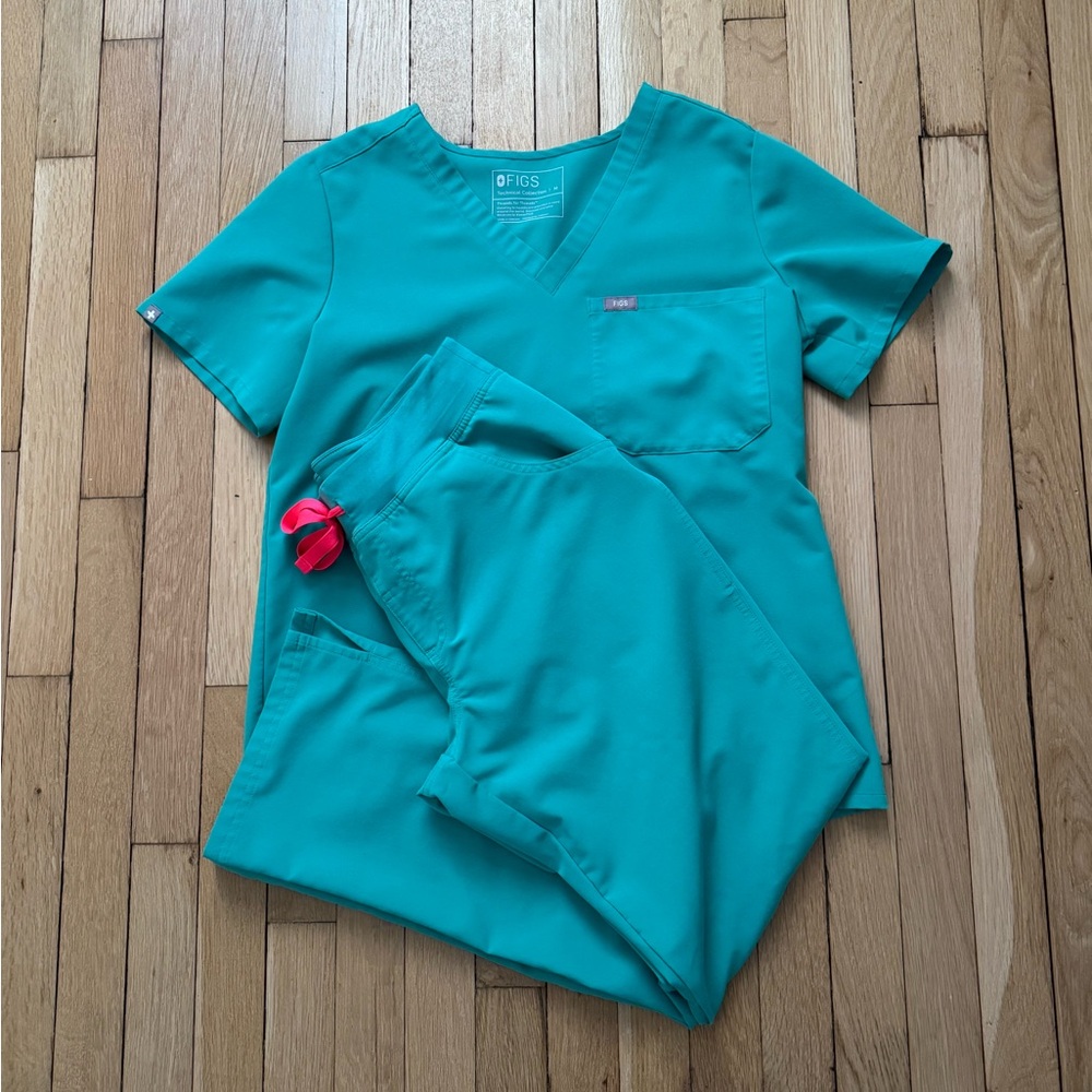 Figs Scrub Top and Pants Set